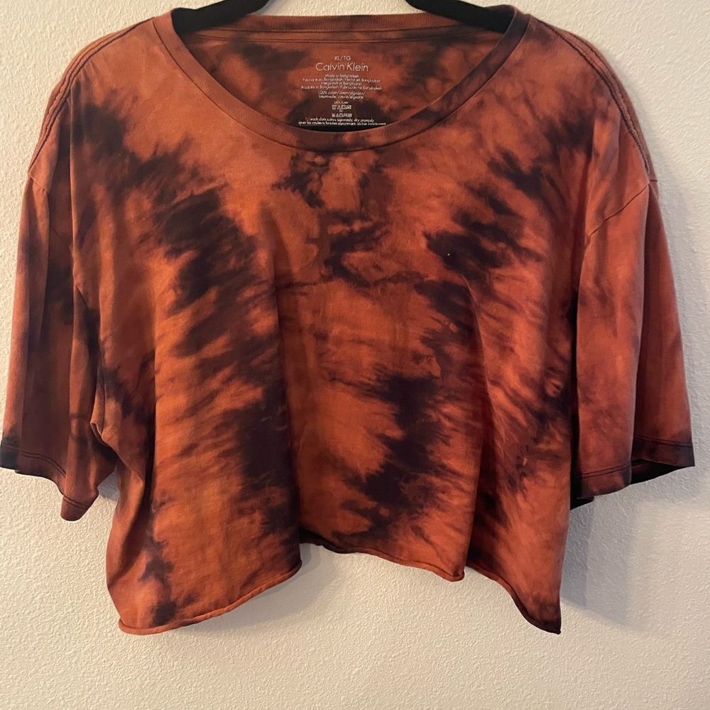 ‎141 Calvin Klein Cropped Tee Shirt